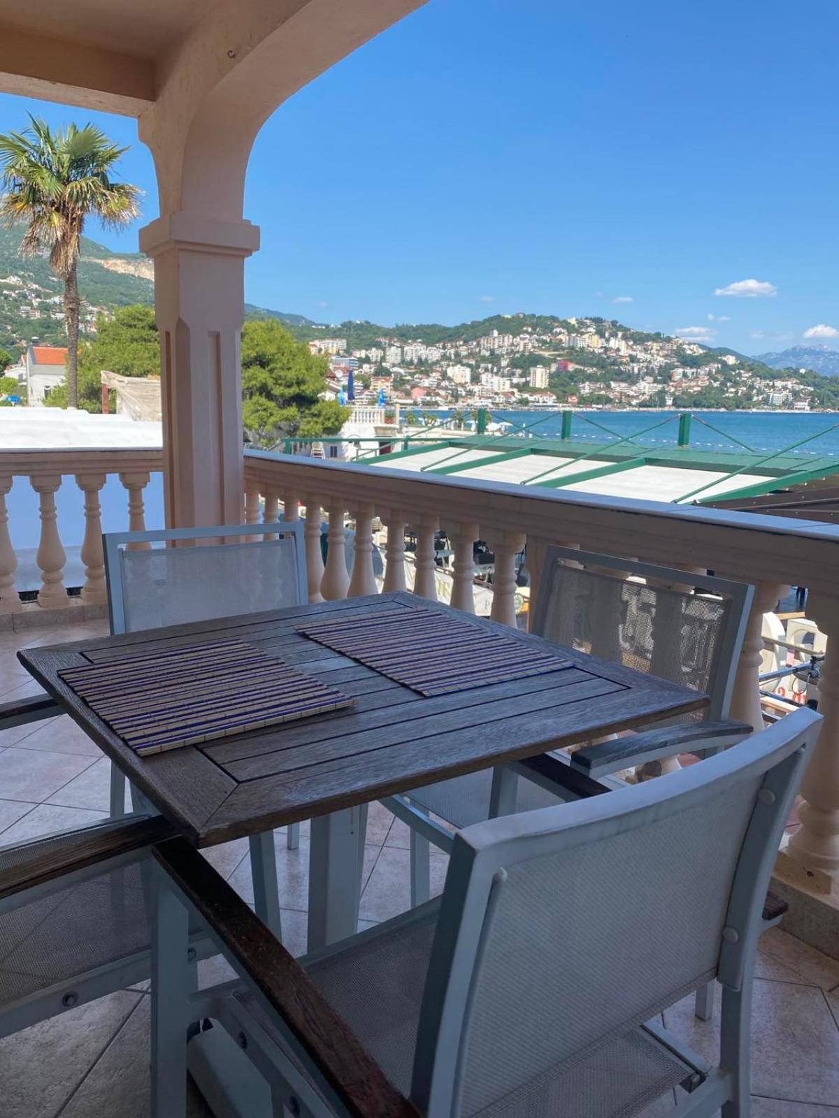 Apartments Grifone Lux Herceg Novi Eksteriør billede
