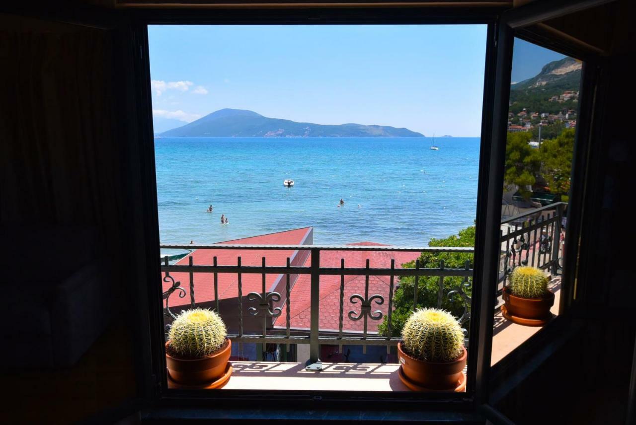 Apartments Grifone Lux Herceg Novi Eksteriør billede